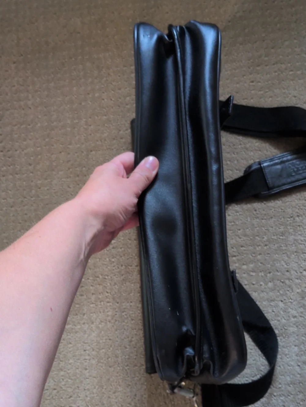 Kenneth Cole Black Leather Messenger Bag Briefcase